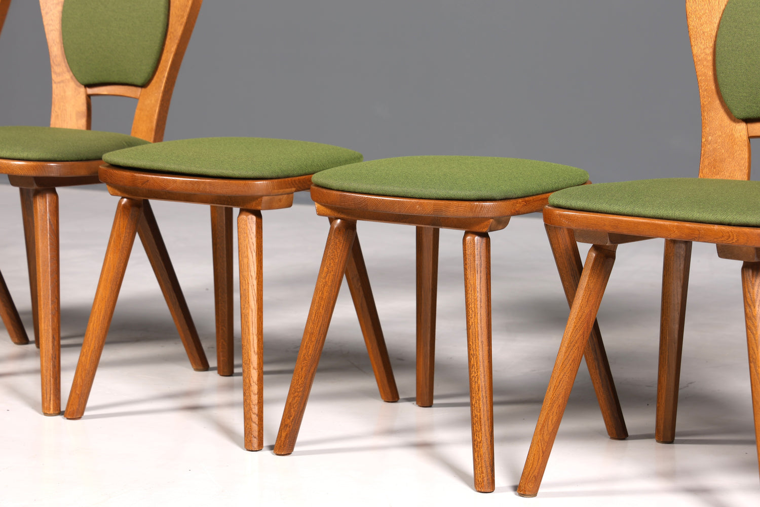 4x Simple country-style chairs with two stools, retro chair set, antique style oak, kitchen chairs, farmhouse chairs, dining room chairs