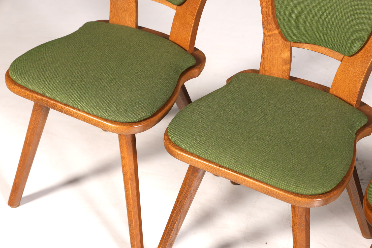 4x Simple country-style chairs with two stools, retro chair set, antique style oak, kitchen chairs, farmhouse chairs, dining room chairs