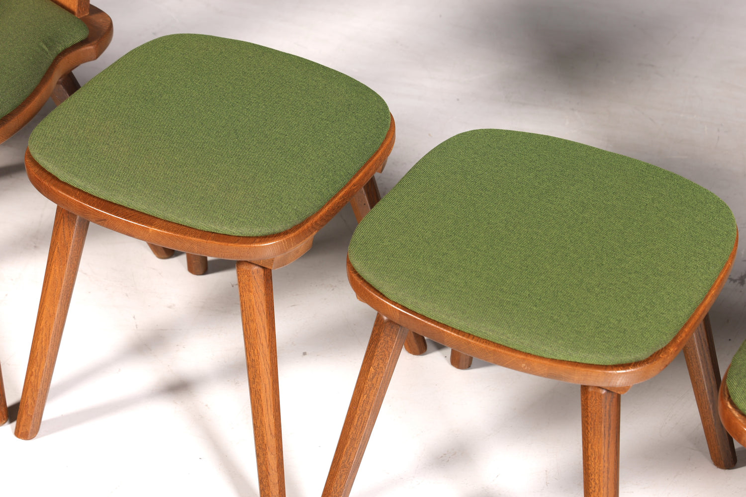 4x Simple country-style chairs with two stools, retro chair set, antique style oak, kitchen chairs, farmhouse chairs, dining room chairs