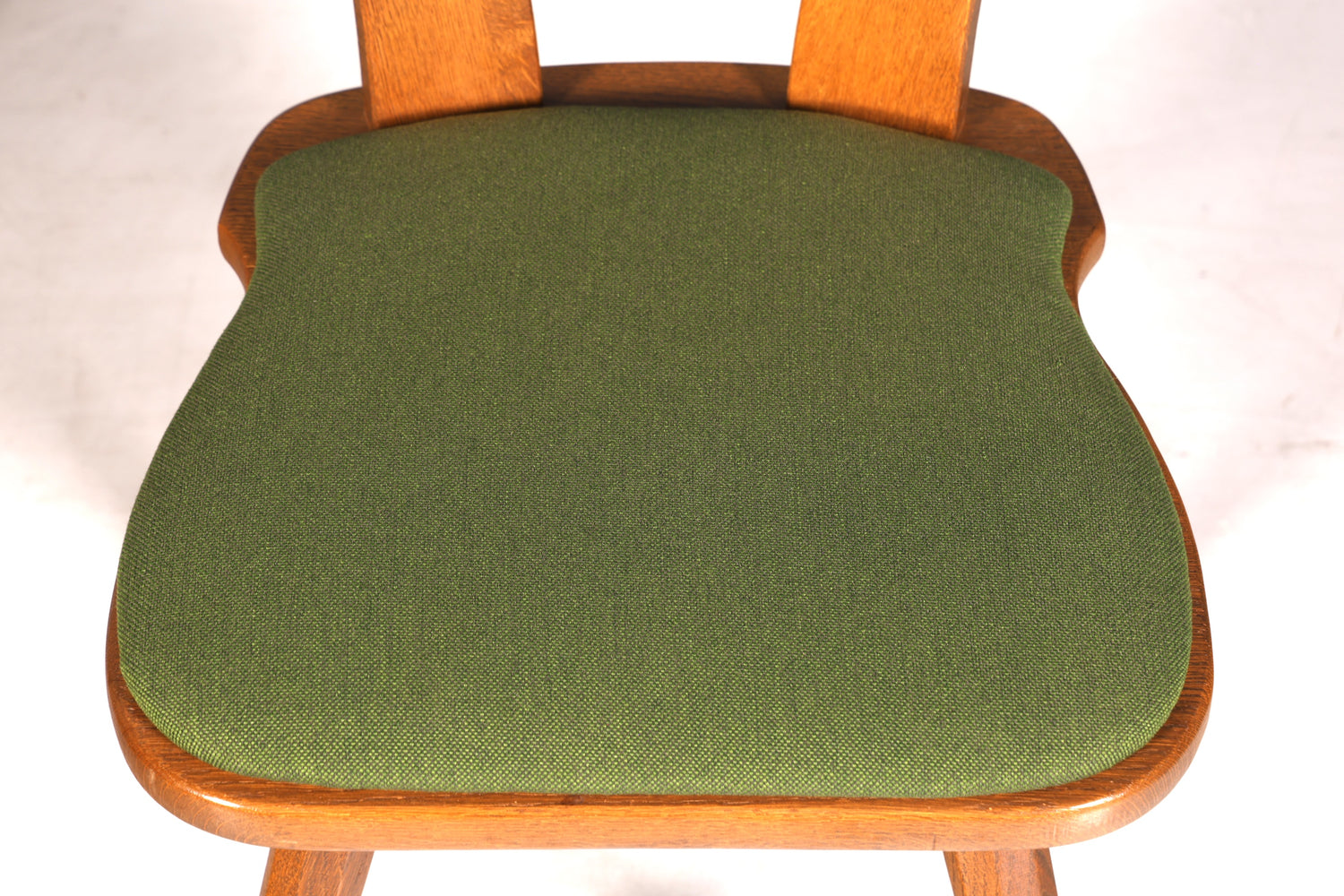 4x Simple country-style chairs with two stools, retro chair set, antique style oak, kitchen chairs, farmhouse chairs, dining room chairs