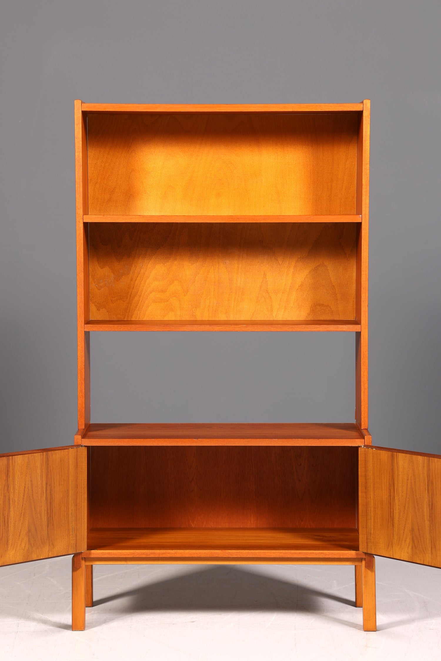 Schlichtes Mid Century Regal Danish Design Bücherregal Retro Schrank Kommode 60s Designklassiker