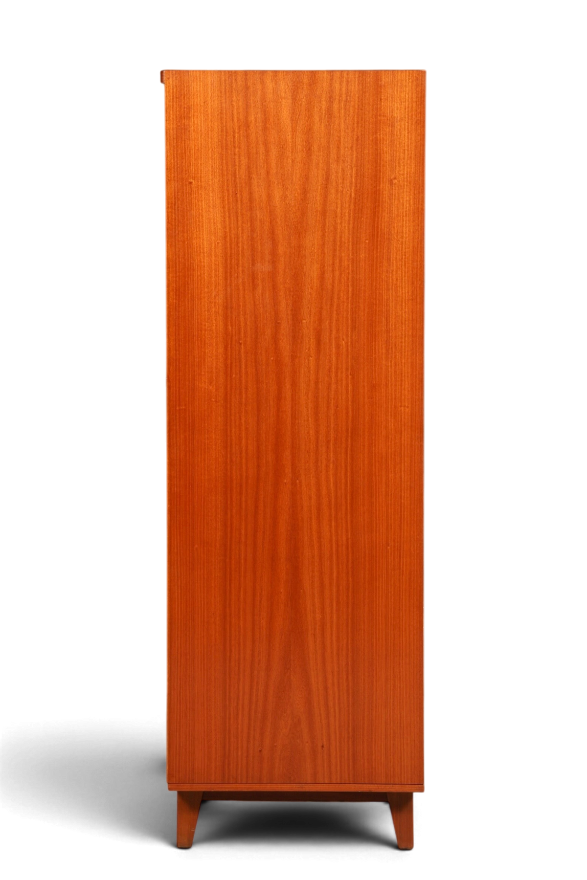 Hauptstadt Möblerei Mid Century Kleiderschrank aus massivem Holz mit warmer Maserung in eleganter Vintage Optik