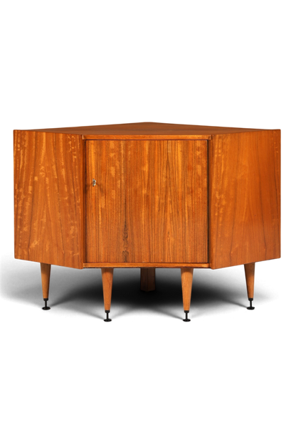 Hauptstadt Möblerei Mid Century Eckkommode aus Holz mit konischen Beinen im Vintage-Stil der 60er Jahre