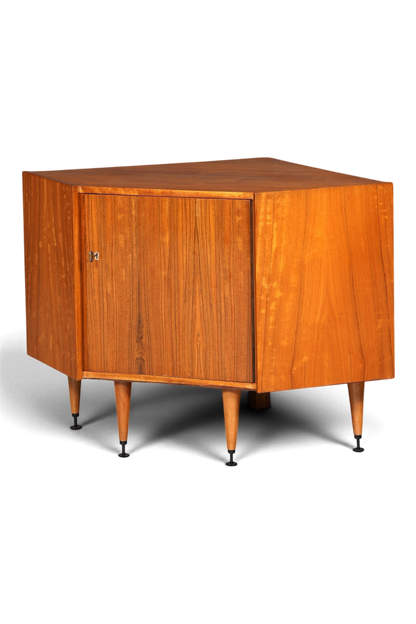 Hauptstadt Möblerei Mid Century Eckkommode aus Holz mit konischen Beinen im Vintage-Stil der 60er Jahre