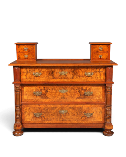 Hauptstadt Möblerei Gründerzeit Kommode aus Nussbaum im Louis Philippe Stil mit Schubladen und Messingbeschlägen um 1880