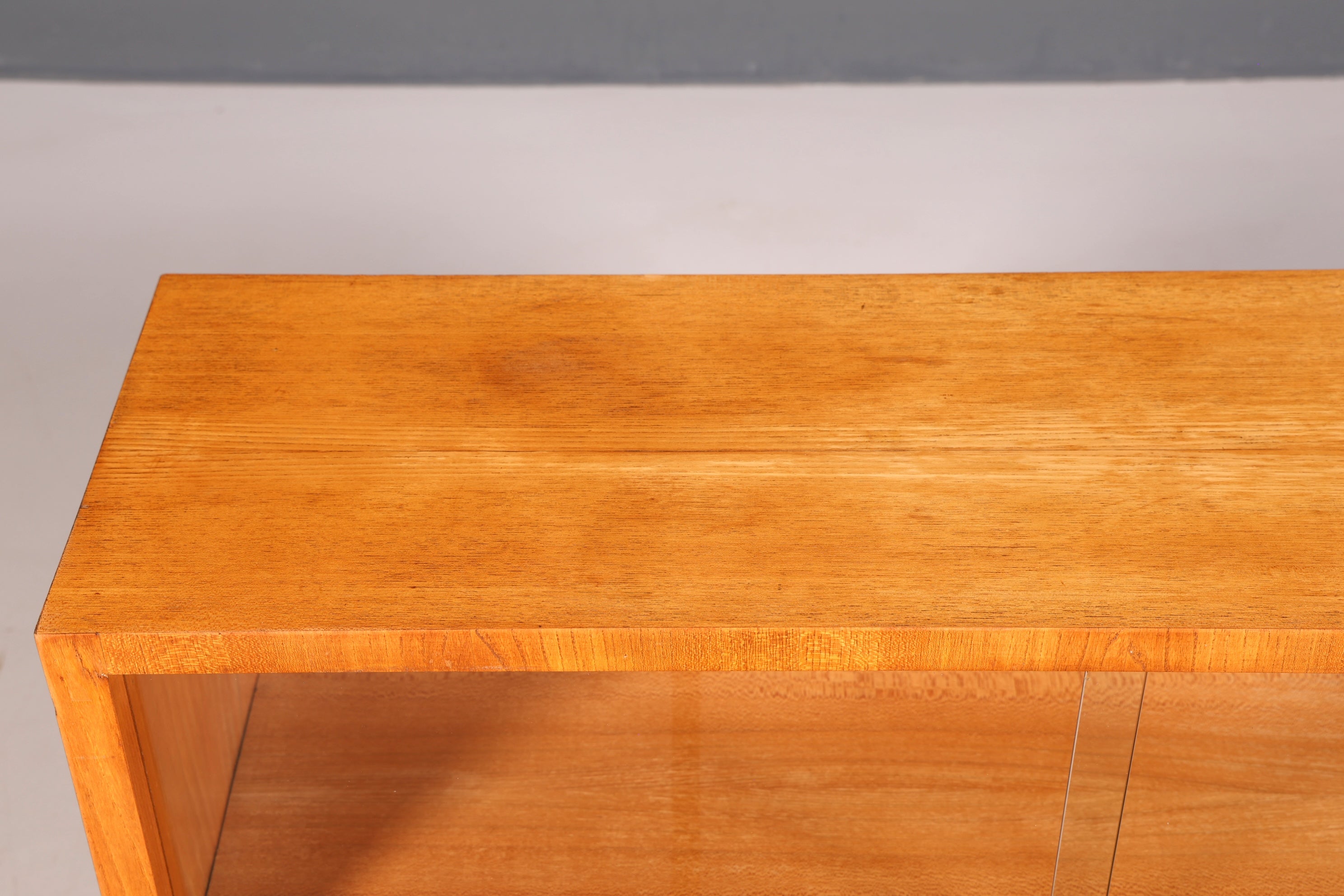 Schlichte Mid Century Vitrine Vintage Regal Retro Bücherregal Retro Bookshelf