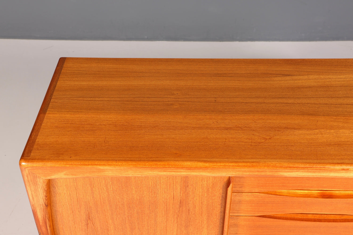 Elegant original Dyrlund sideboard, mid-century modern cabinet, Danish design, teak wood TV cabinet, 1960s buffet