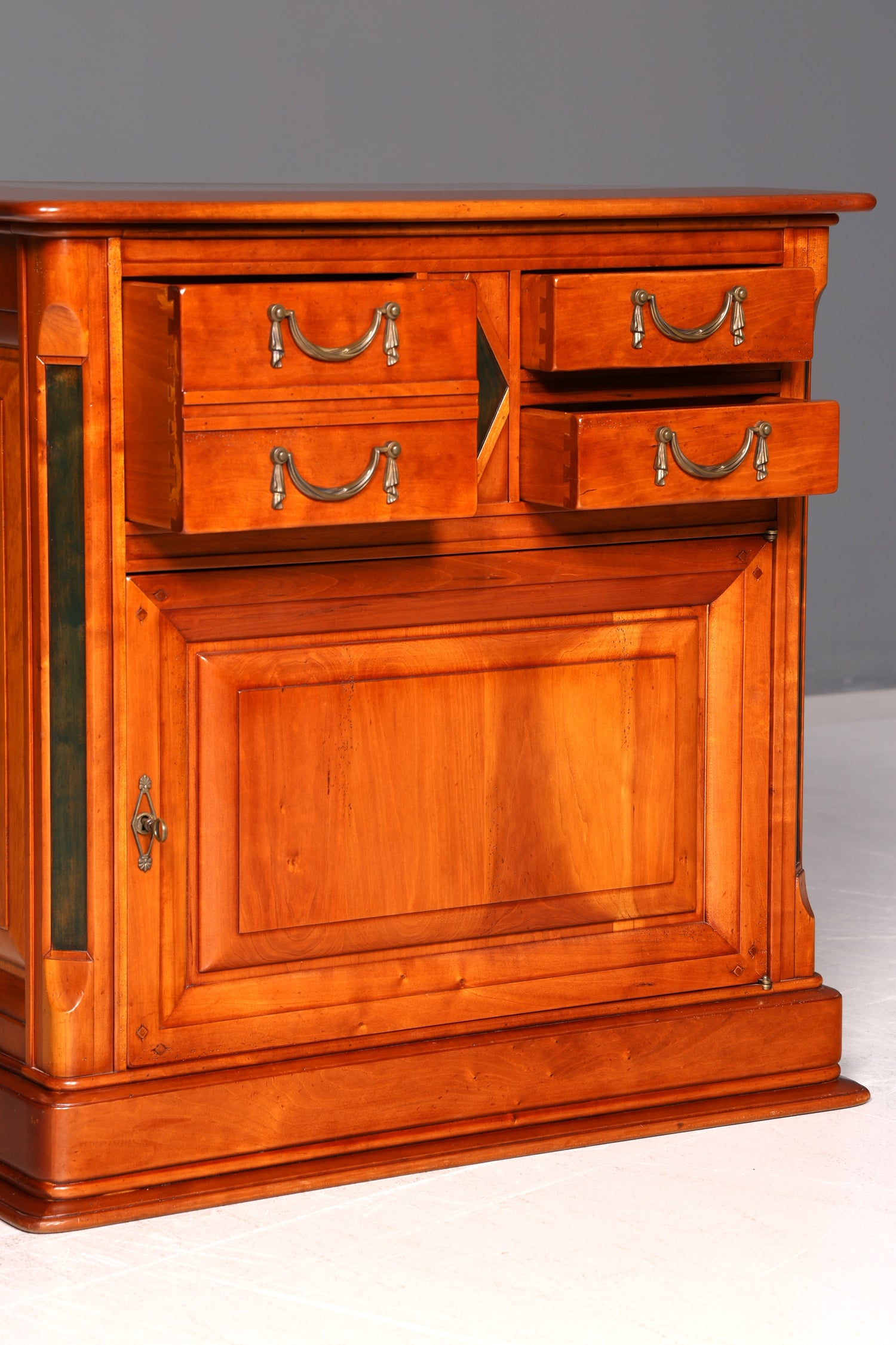 Edle Kommode im Biedermeier Stil Englischer Stil Eibe Echt Holz Sideboard Antik