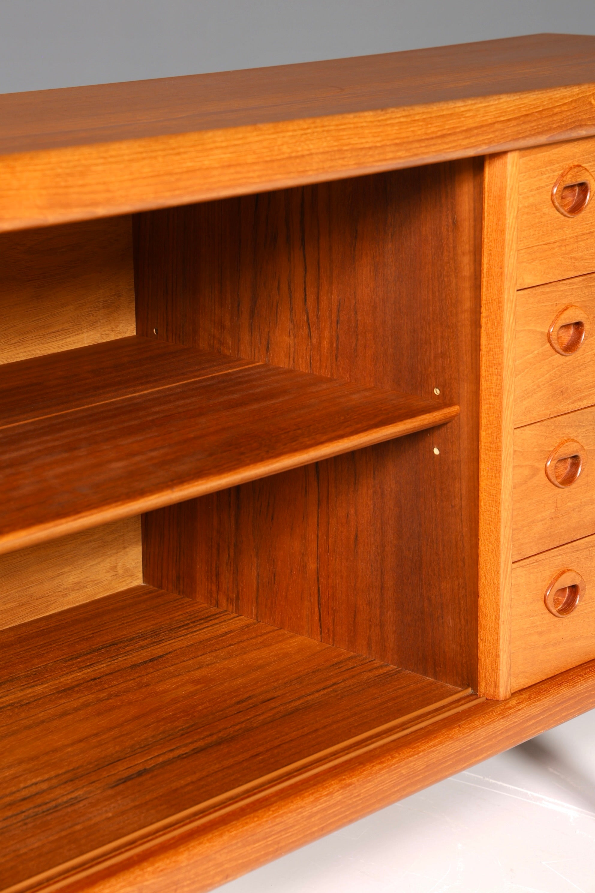 Beeindruckendes Original H.P. Hansen XXL Sideboard Teak Holz TV Kommode Vintage Schrank