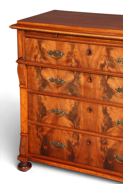 Hauptstadt Möblerei antike Gründerzeit Louis Philippe Kommode aus massivem Holz mit Schubladen und Messingbeschlägen