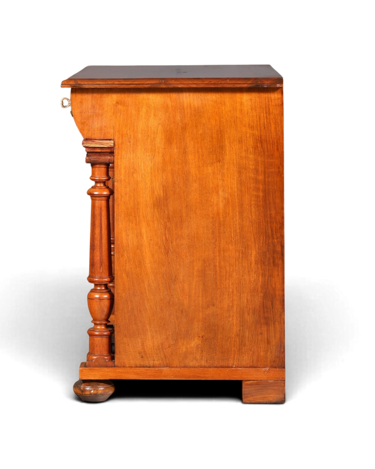 Hauptstadt Möblerei Gründerzeit Kommode im Louis Philippe Stil aus massivem Holz, Seitenansicht um 1890