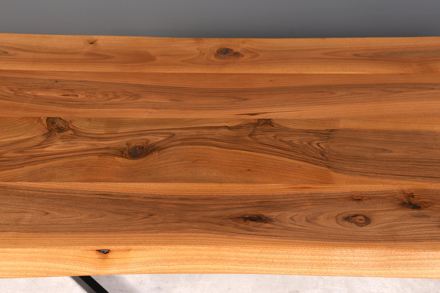 Edler Nussbaum Tisch 260cm-97cm Esszimmer Tisch Baumkanten Platte massiv Holz Küchentisch