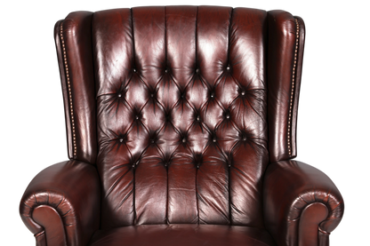 Hauptstadt Möblerei Chesterfield Ohrensessel aus braunem Echtleder mit klassischer Knopfheftung und Ziernägeln