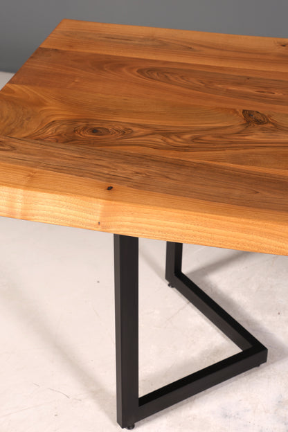 Edler Nussbaum Tisch 260cm-97cm Esszimmer Tisch Baumkanten Platte massiv Holz Küchentisch