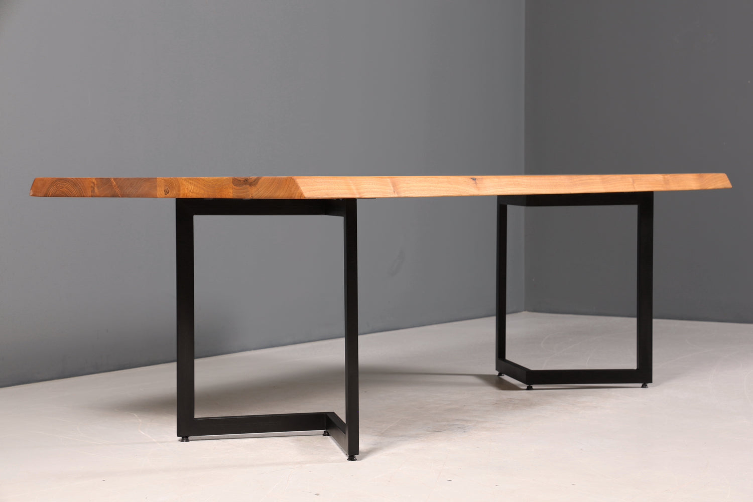 Edler Nussbaum Tisch 260cm-97cm Esszimmer Tisch Baumkanten Platte massiv Holz Küchentisch