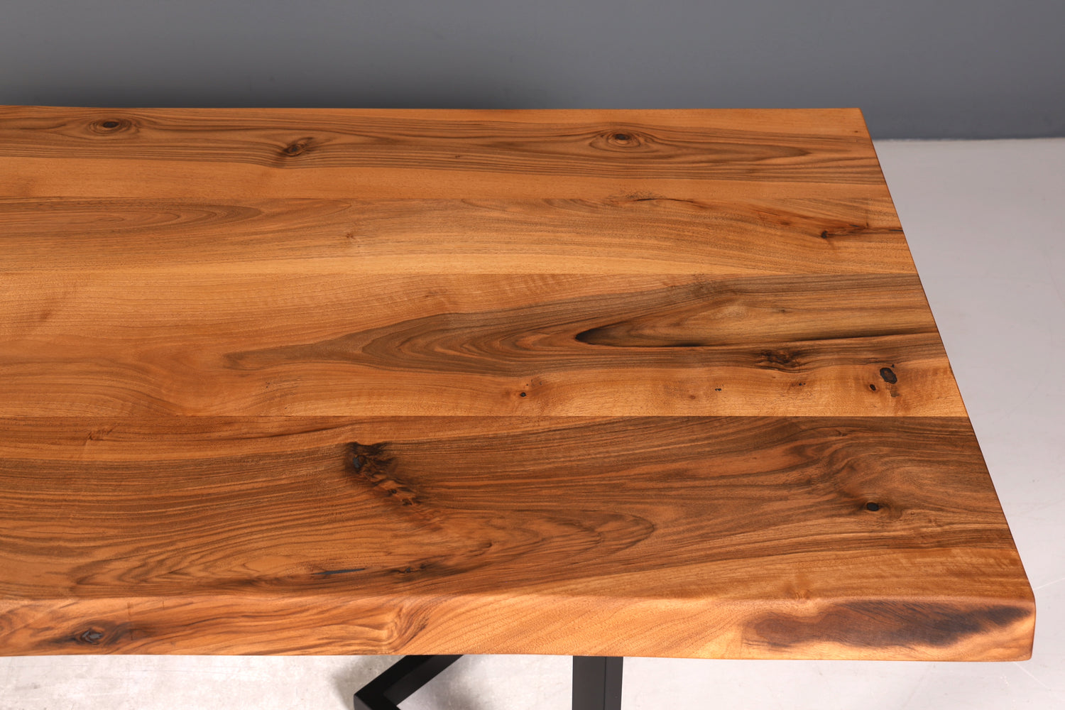 Wunderschöner Nussbaum Tisch 240cm-95cm Esszimmer Tisch Baumkanten Platte massiv Holz Küchentisch