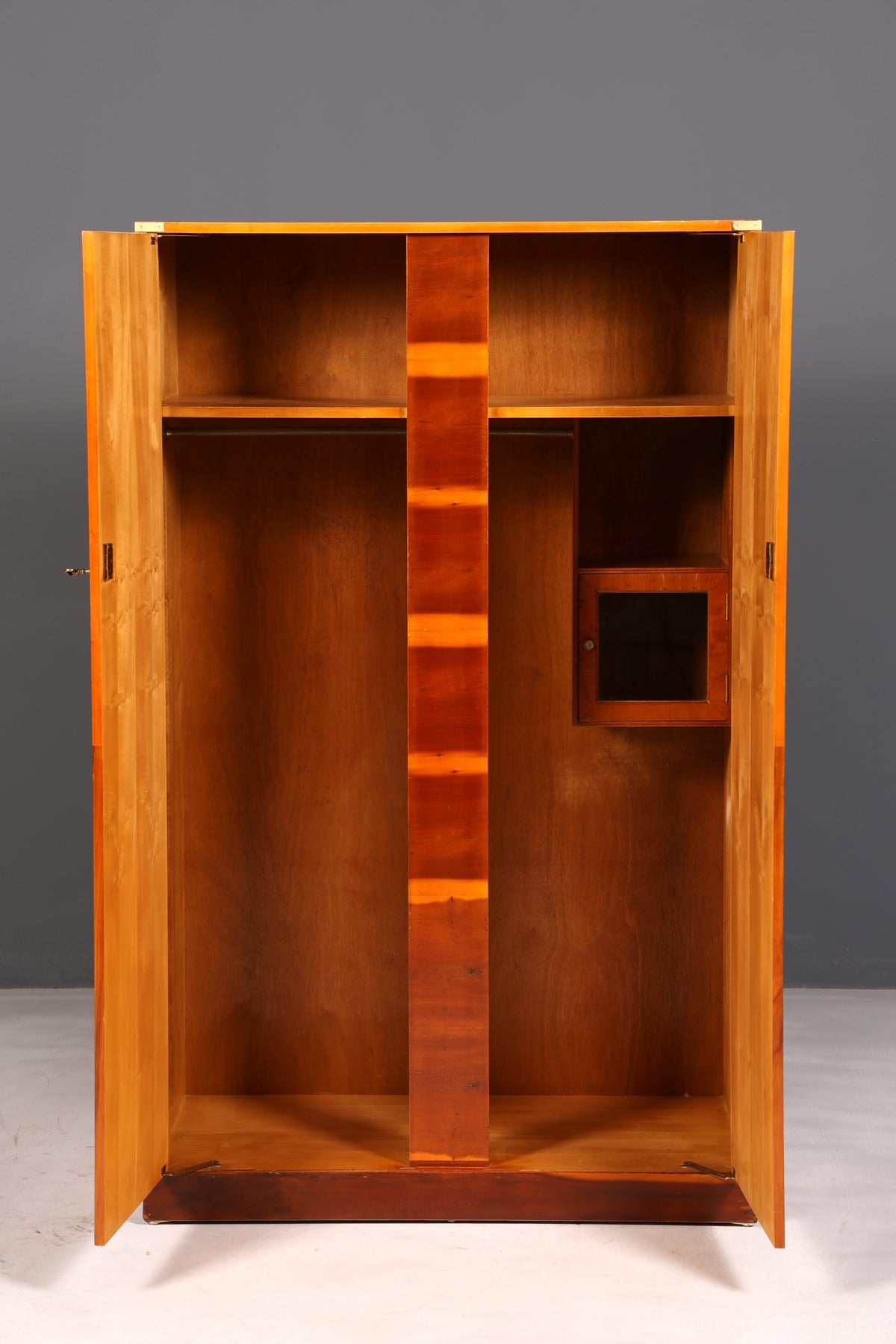 Wunderschöner Maritimer Schrank Military Chest Kleiderschrank Eibe Vertiko Antik Kolonial Dielenschrank