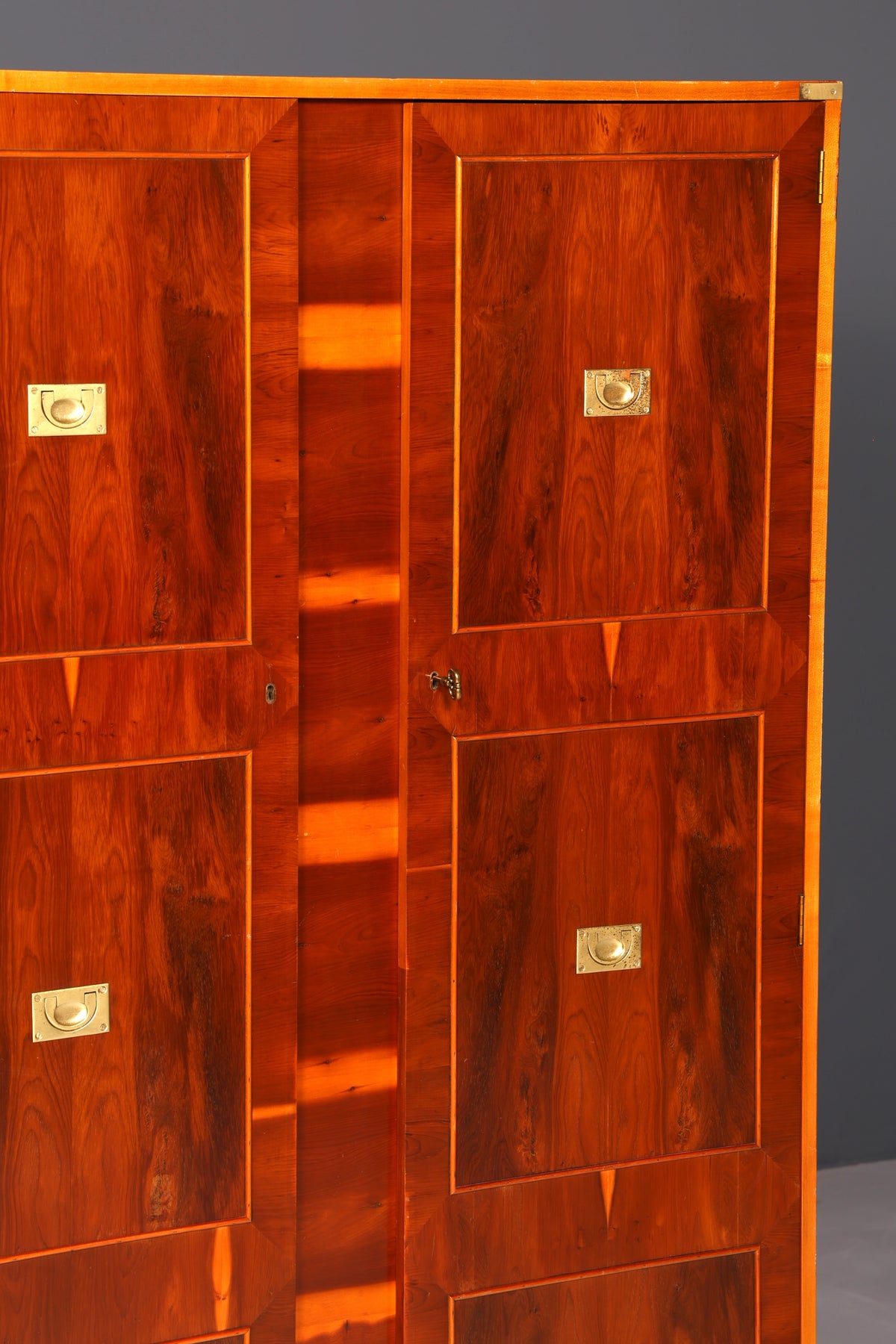 Wunderschöner Maritimer Schrank Military Chest Kleiderschrank Eibe Vertiko Antik Kolonial Dielenschrank