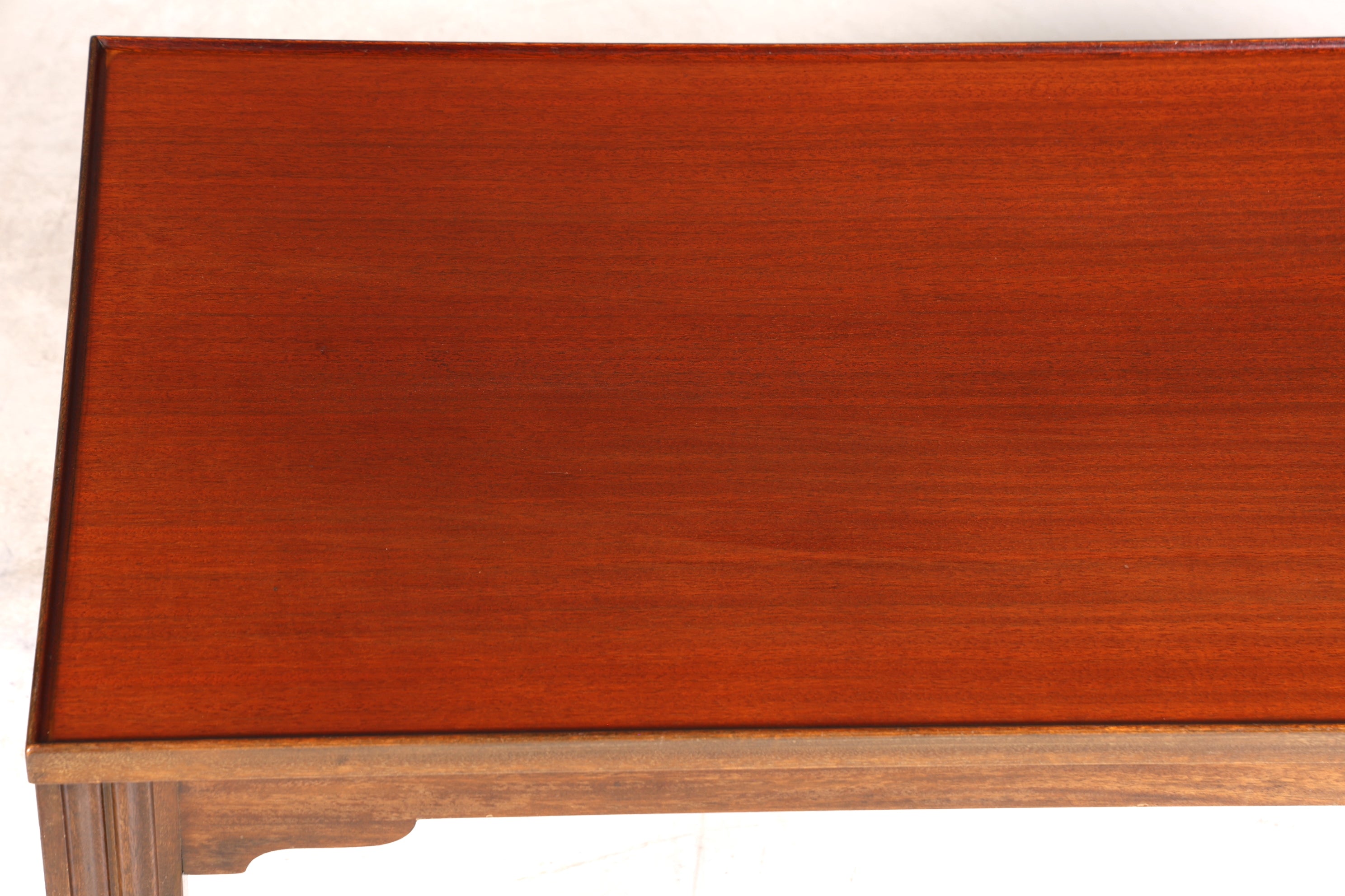 Traumhafter Tisch im Englischen Stil Couchtisch Mahagoni Antik Stil Ablagetisch