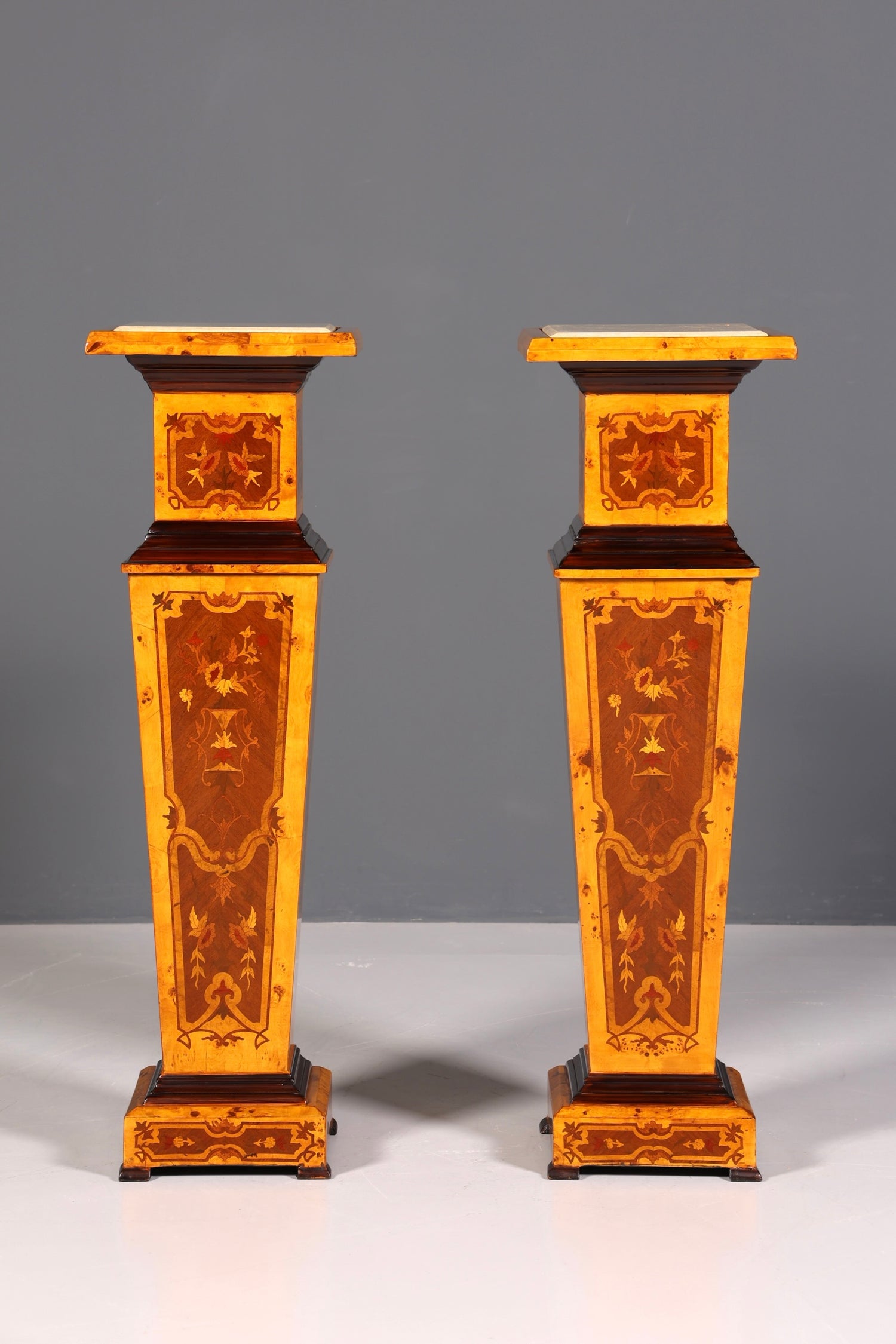 Traumhafte Barock Stil Säule Louis XV Blumensäule Naturstein Marmor Ablage Tisch