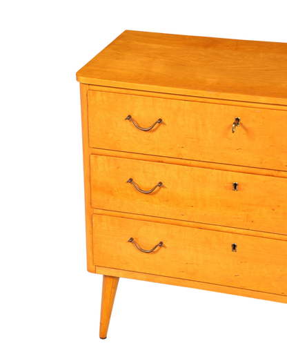 Hauptstadt Möblerei Mid Century Kommode aus massivem Holz mit drei Schubladen und Vintage-Schlüsselschloss