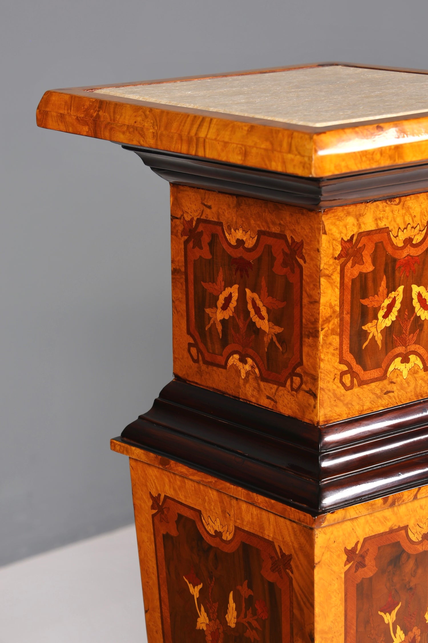 Traumhafte Barock Stil Säule Blumensäule Louis XV Naturstein Marmor Ablage Tisch