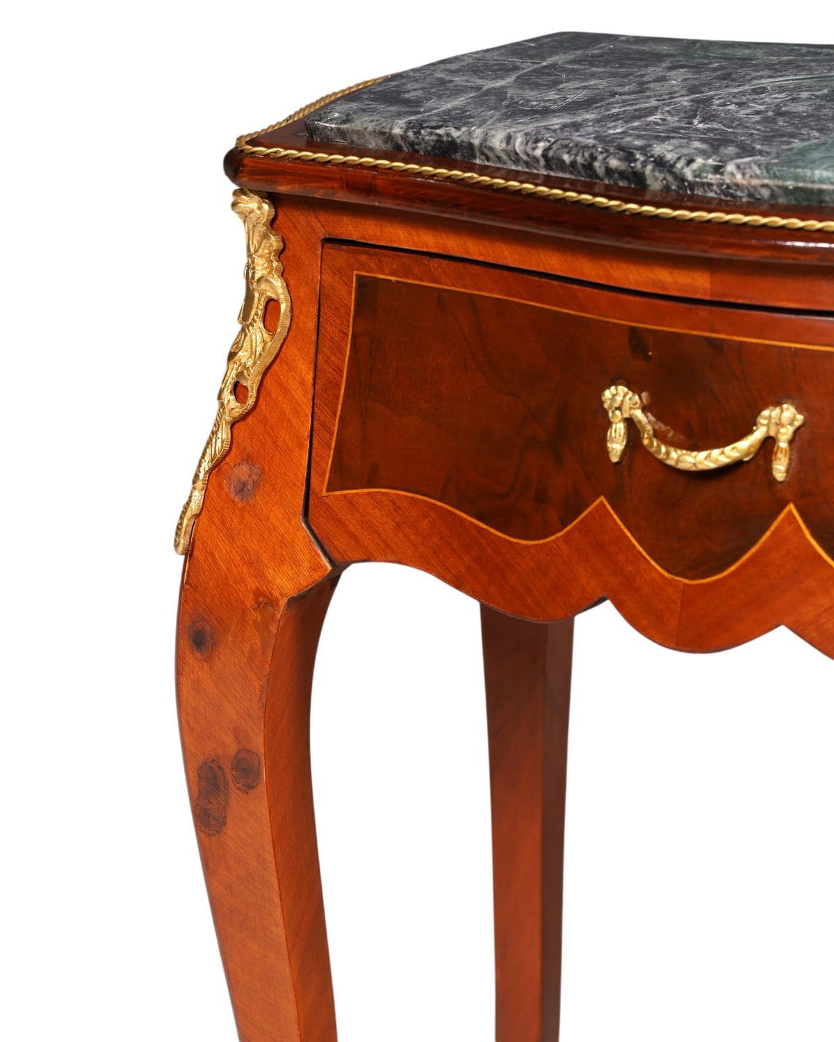 Hauptstadt Möblerei Louis XV Beistelltisch aus Holz mit Marmorplatte, Messingverzierungen und Intarsien im Barockstil