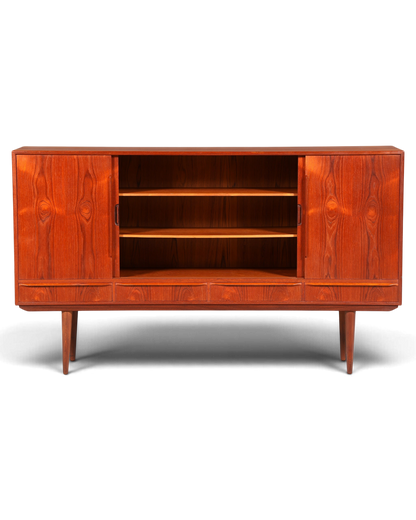 Hauptstadt Möblerei Mid Century Highboard aus massivem Holz im dänischen Design mit Schiebetüren und Regalböden