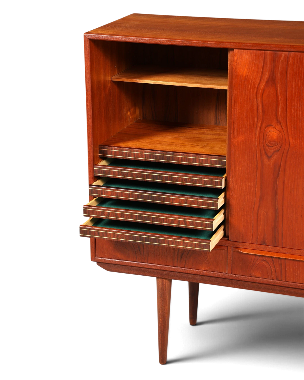 Hauptstadt Möblerei Mid Century Highboard aus massivem Holz mit ausziehbaren Tablaren und grüner Beflockung