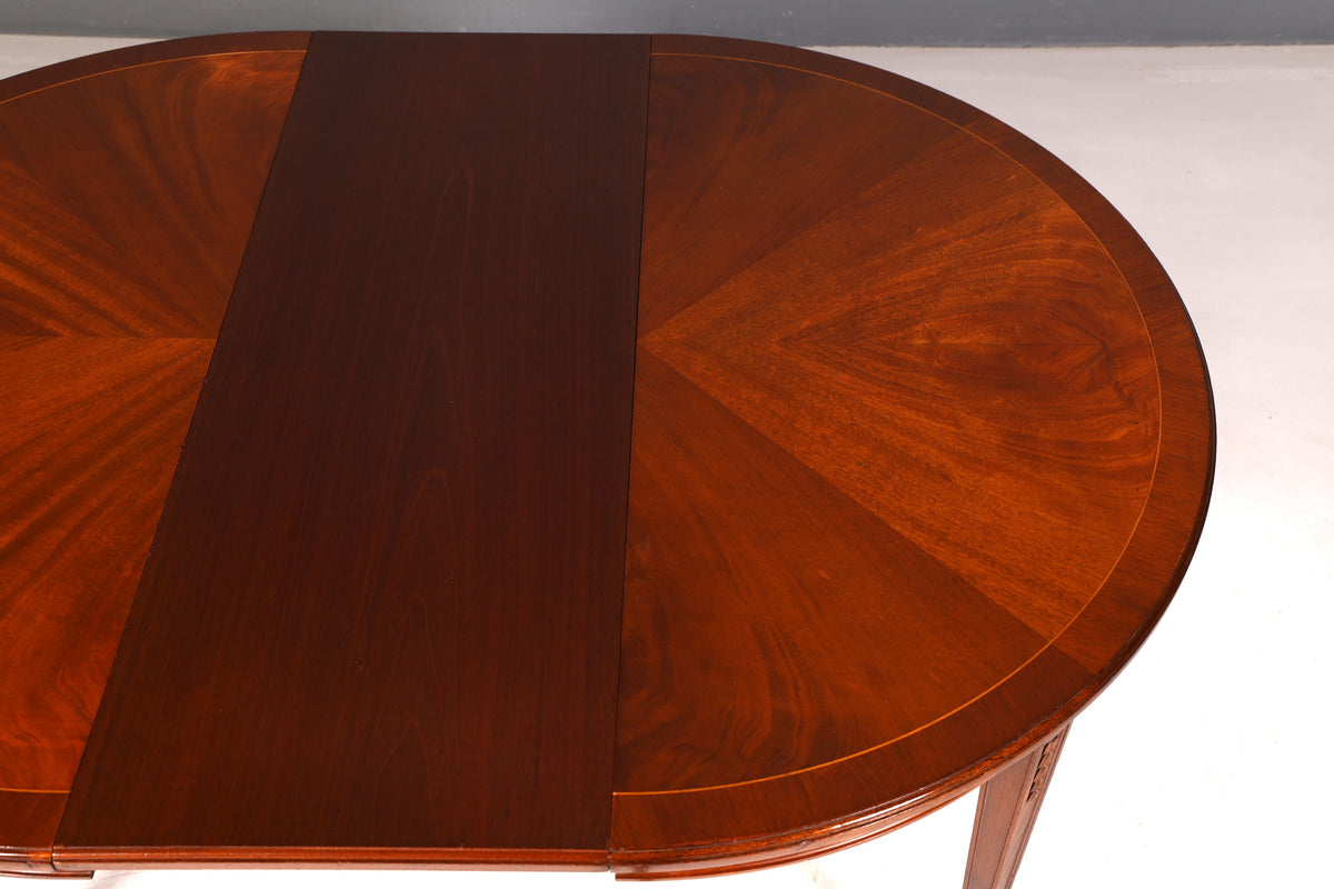 Beautiful English table, extendable dining table, antique mahogany, 1960s, kitchen table, oval