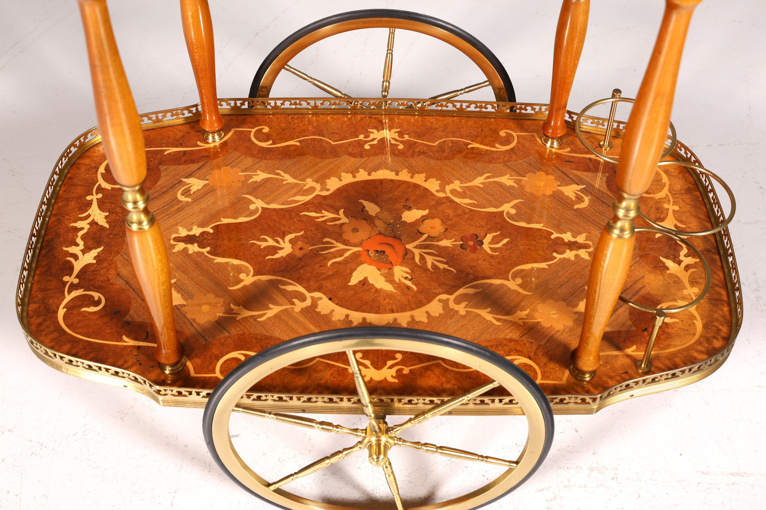 Traumhafter Servierwagen im Barock Stil Bar Wagen mit Intarsien Klapp Teewagen