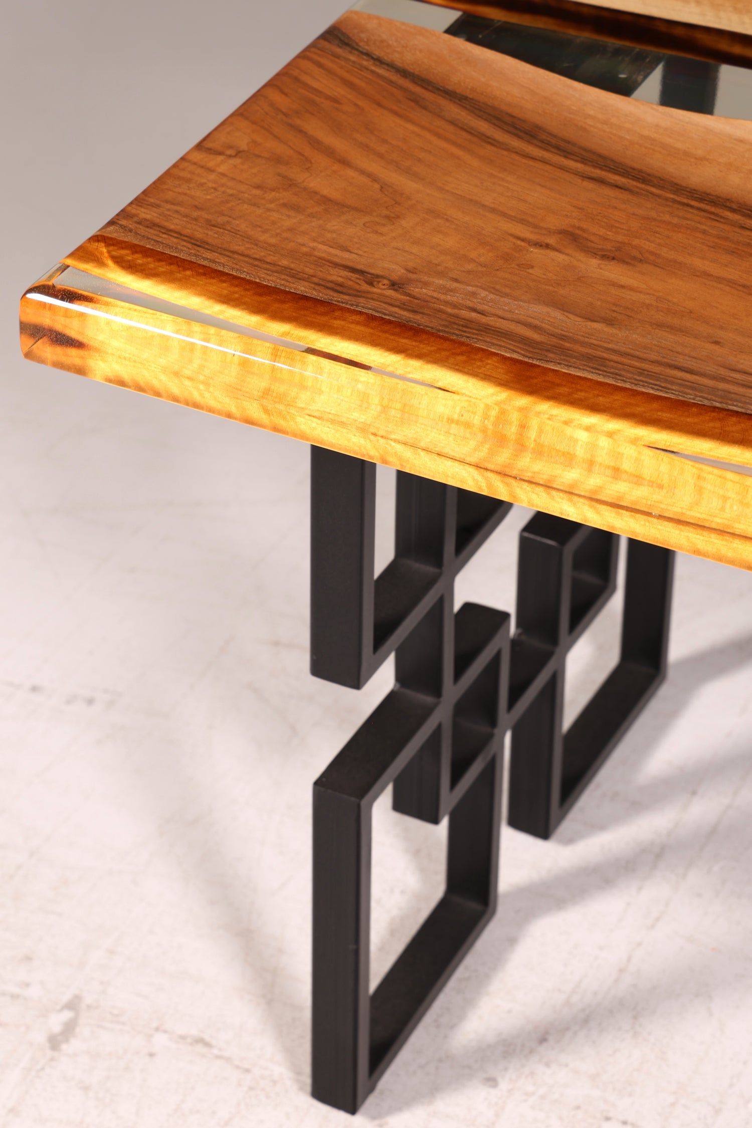 Beeindruckender Epoxidharz Tisch Nussbaum Esstisch Massivholz River Table Esszimmertisch Küchentisch Wohnzimmertisch Unikat