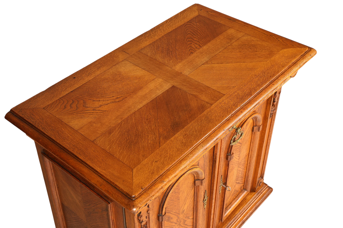 Hauptstadt Möblerei Gründerzeit Sideboard aus Echtholz mit dekorativen Messingbeschlägen in der Draufsicht
