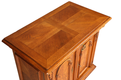 Hauptstadt Möblerei Gründerzeit Sideboard aus Echtholz mit dekorativen Messingbeschlägen in der Draufsicht