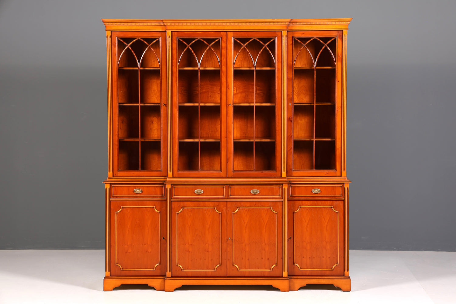 Wunderschöne Englische Vitrine Bücherschrank Buffet Antik Stil Englisch Eibe Glasvitrine Bibliothek