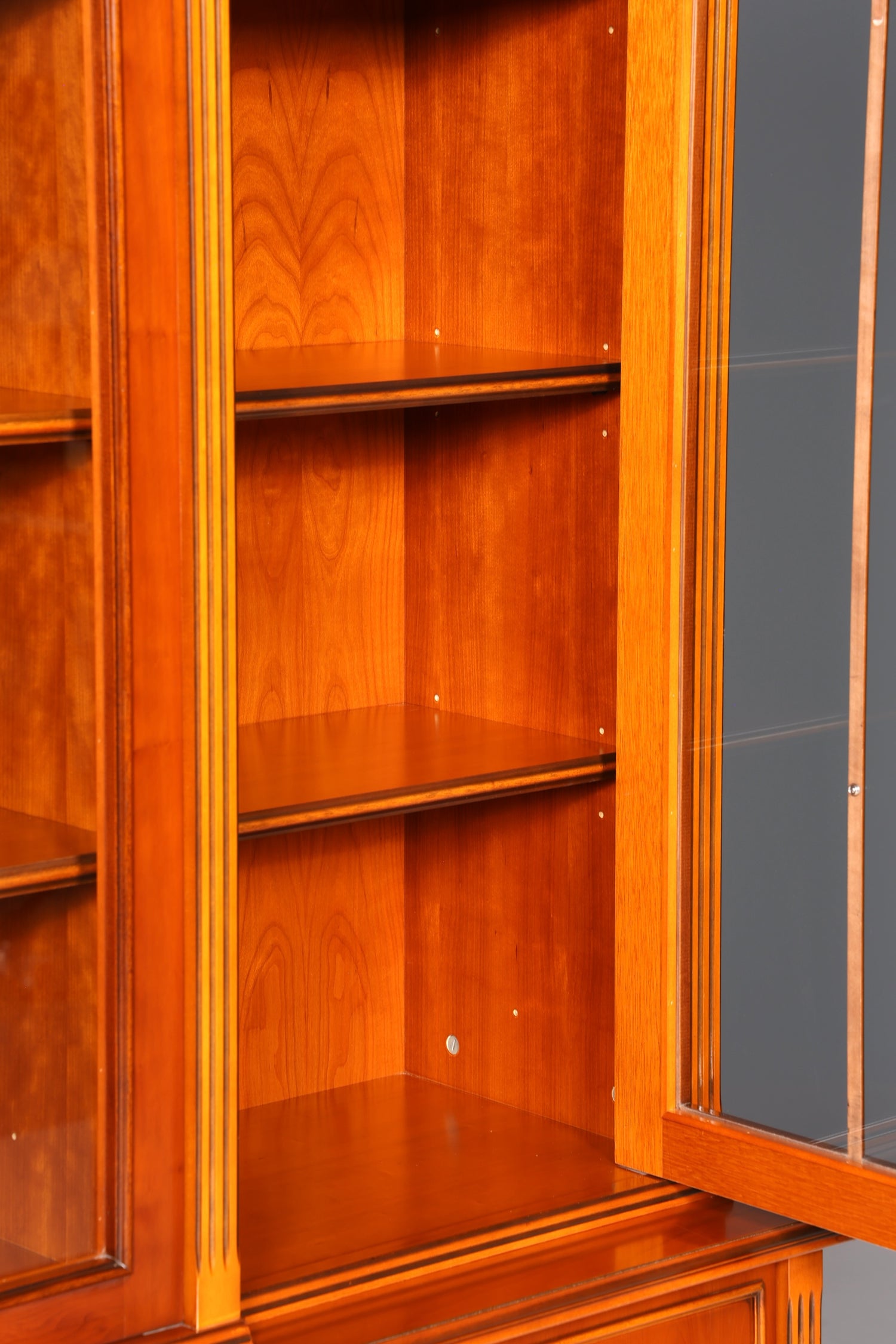 Wunderschöne Englische Vitrine Bücherschrank Buffet Antik Stil Englisch Eibe Glasvitrine Bibliothek