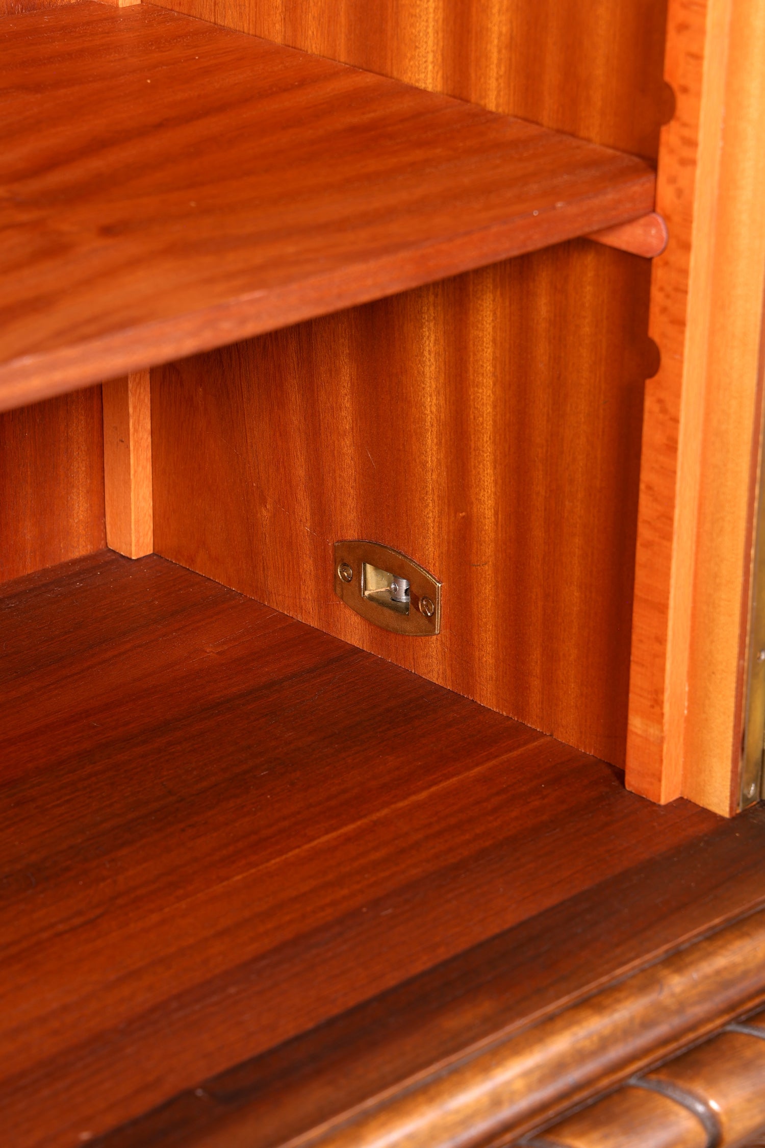 Wunderschöner Neorenaissance Bücherschrank Antik Vitrine Herrenzimmer Gründerzeit Buffet Schrank Regal Kanzlei