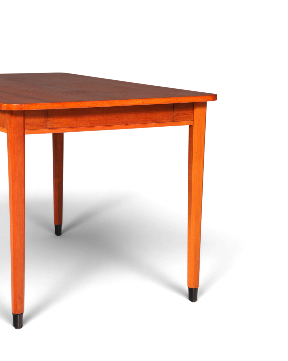 Hauptstadt Möblerei vintage Mid Century Esstisch aus massivem Holz mit schlichtem Design und konischen Beinen