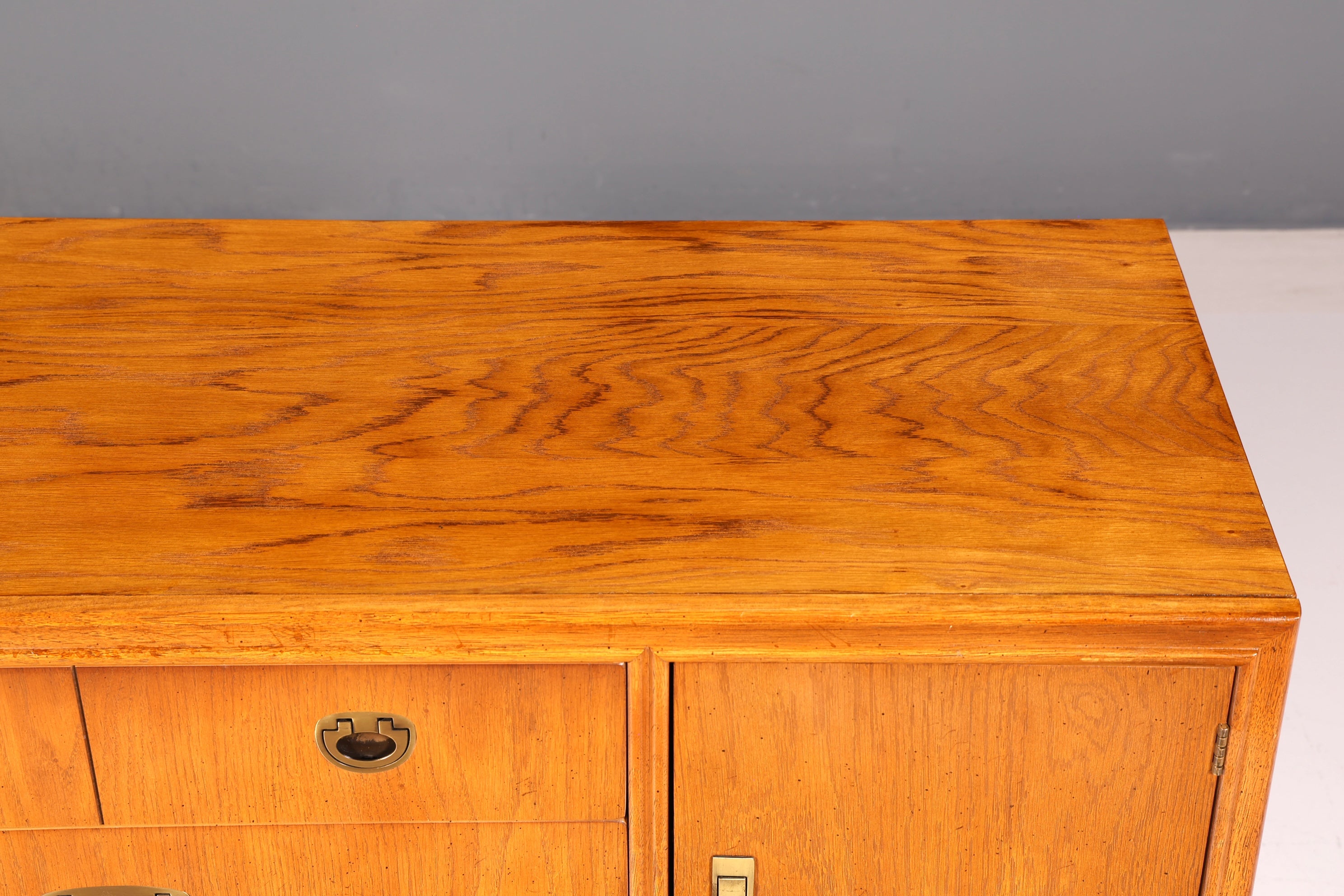Stilvolles Drexel Heritage Sideboard USA Antik Stil Kommode Art Deco Schubladenkommode Massiv Echt Holz Vintage Wäschekommode