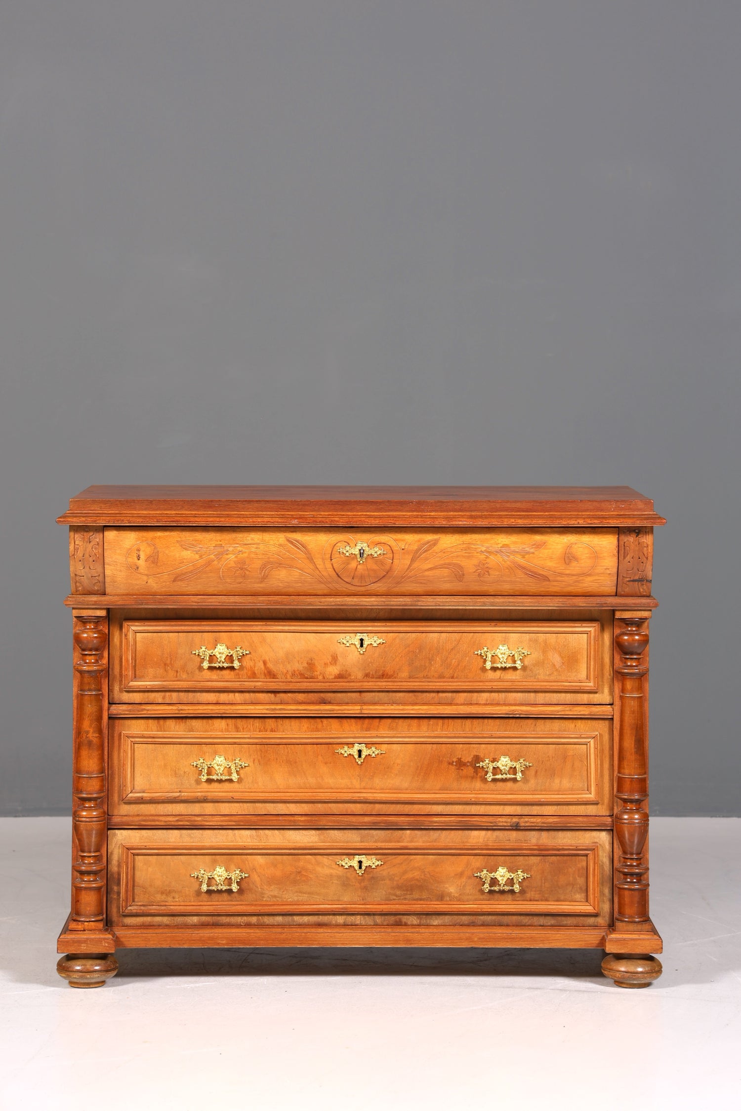 Stilvolles Gründerzeit Kommode Louis Philippe Schubladenkommode Nussbaum Sideboard um 1880