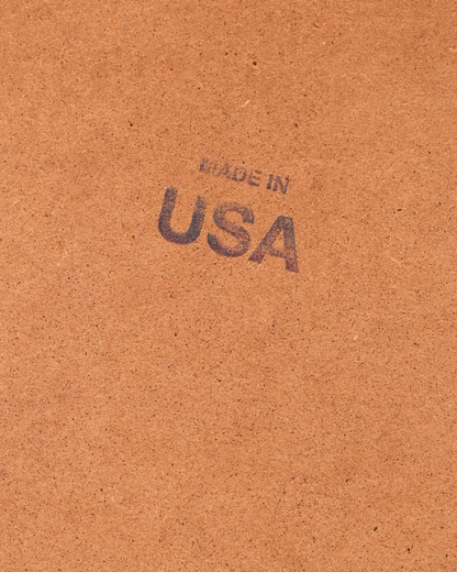 Hauptstadt Möblerei Drexel Heritage Kommode mit Made in USA Stempel auf der massiven Holzoberfläche
