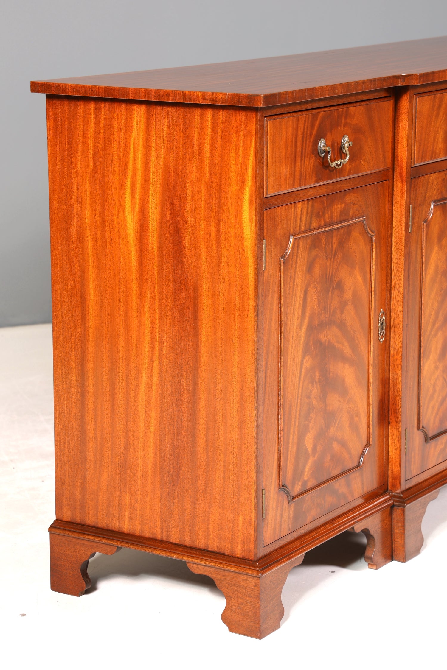 Edles Englisches Sieboard echt Holz Reprodux Buffet Bevan Funnell Schrank