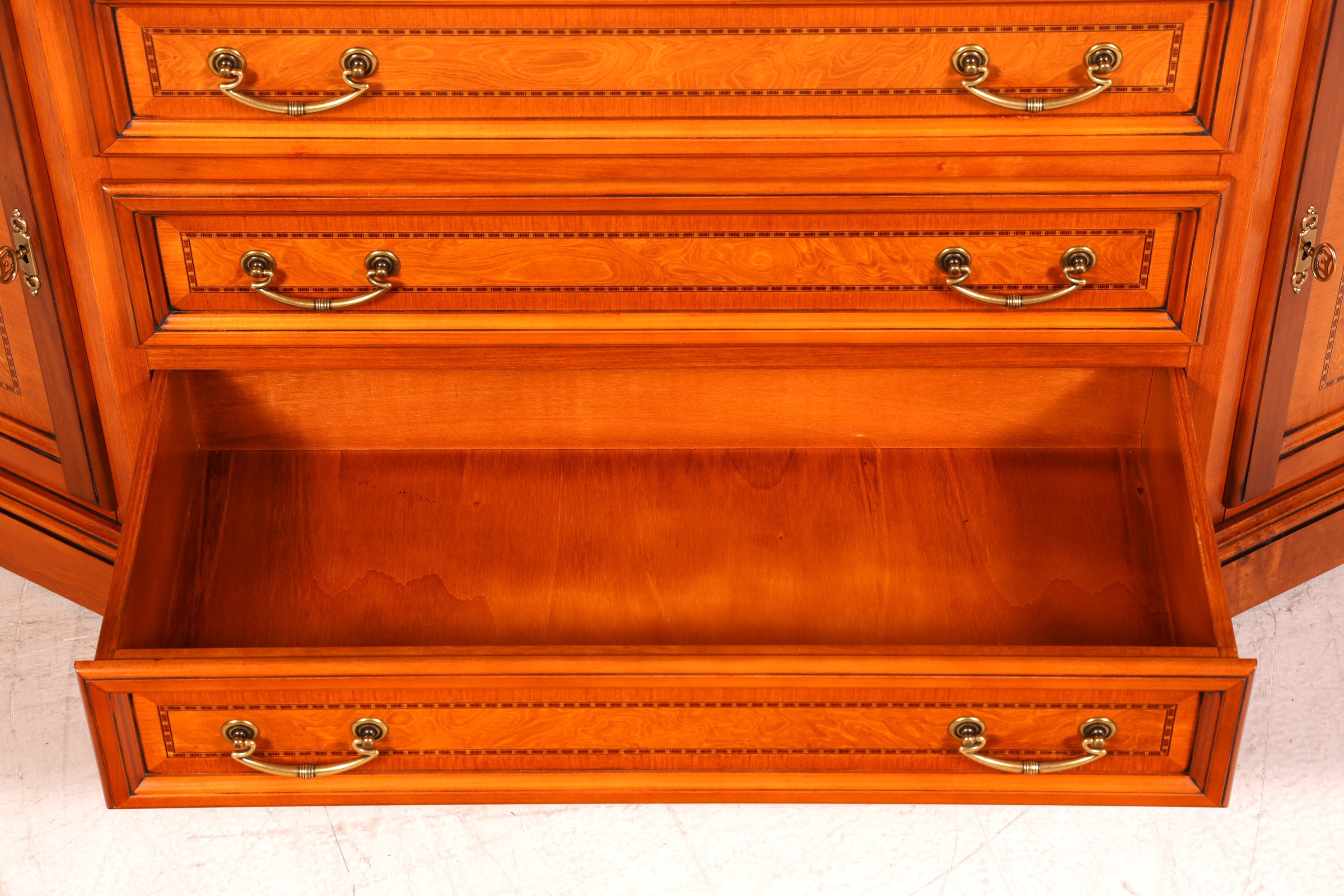 Traumhafte Original Selva Vitrine Antik Stil massiv Holz Buffet Schrank Bibliothek