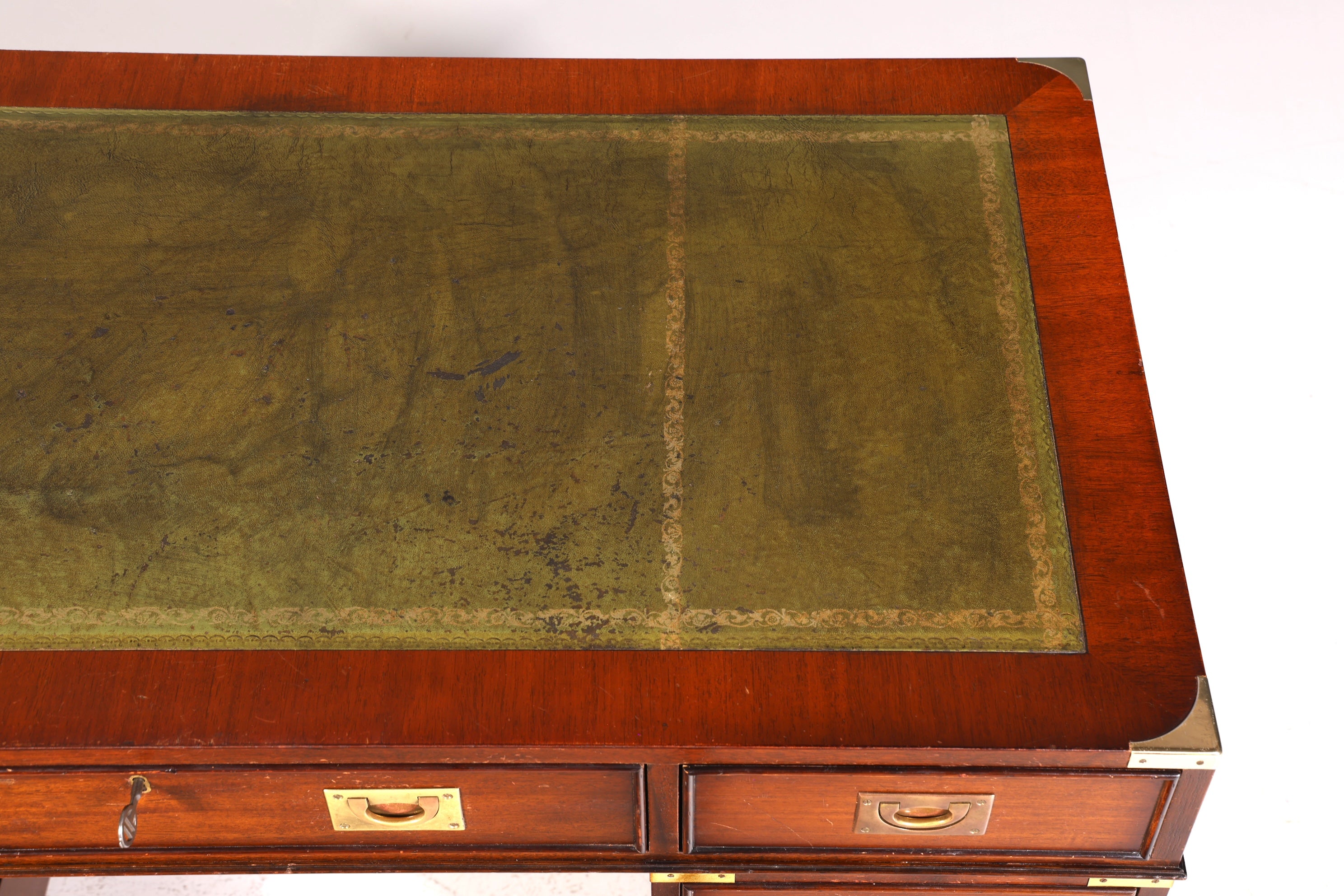 Stilvoller Maritimer Schreibtisch Englischer Military Bürotisch Office Table mit echt Lederauflage