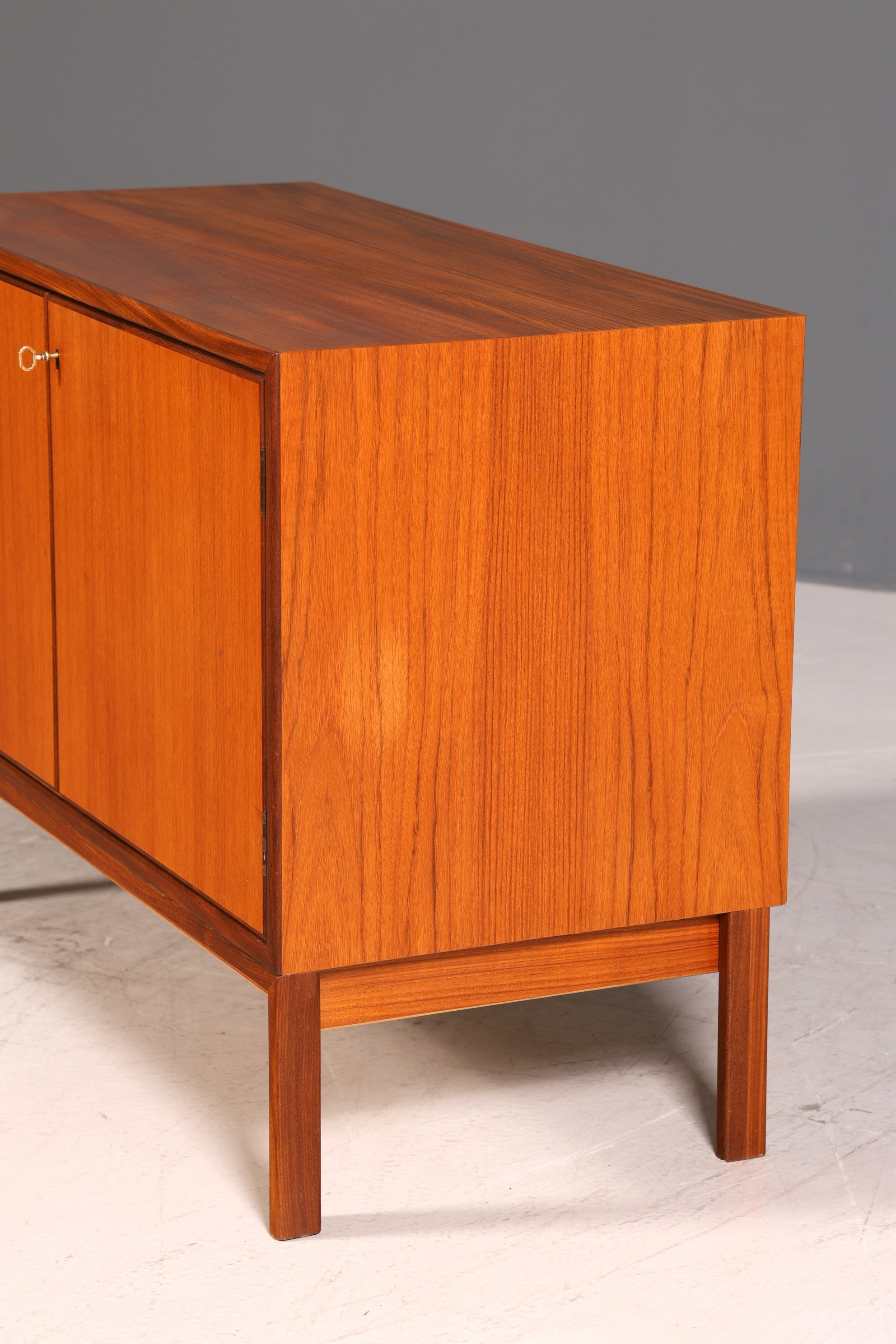 G444 Finish Wunderschöne Mid Century Kommode Vintage Schrank Retro Flur Kommode 60s Regal Sideboard (Kopie)