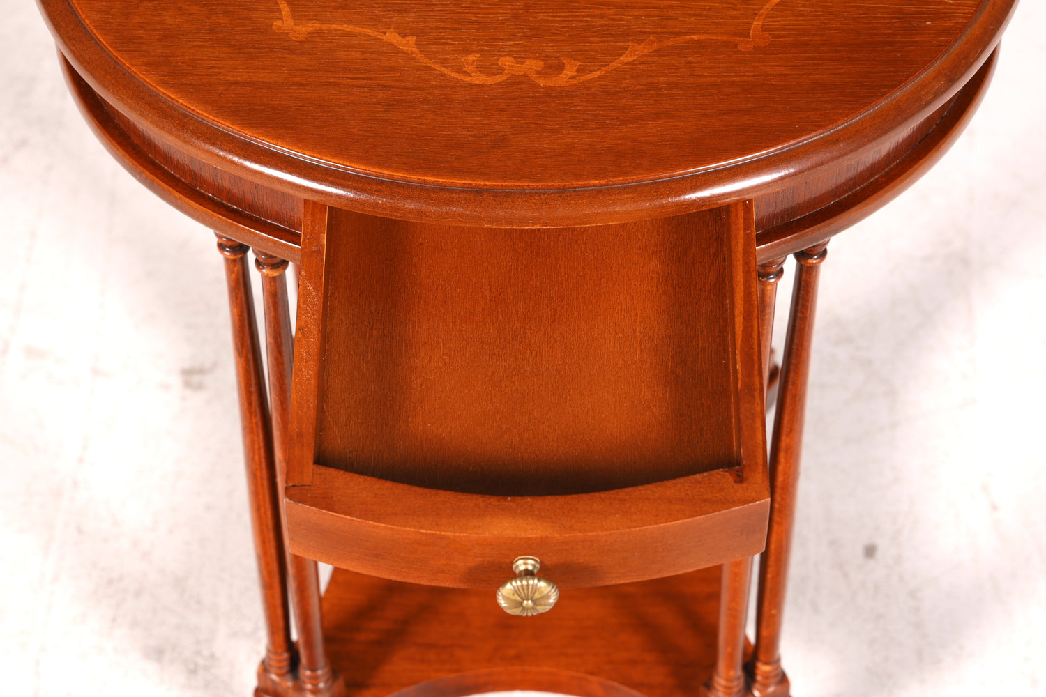 Wunderschöner Italienischer Sorrento Beistelltisch Étagère 1940er Nussbaum Wurzelholz Intarsien Antik Vintage Telefontisch