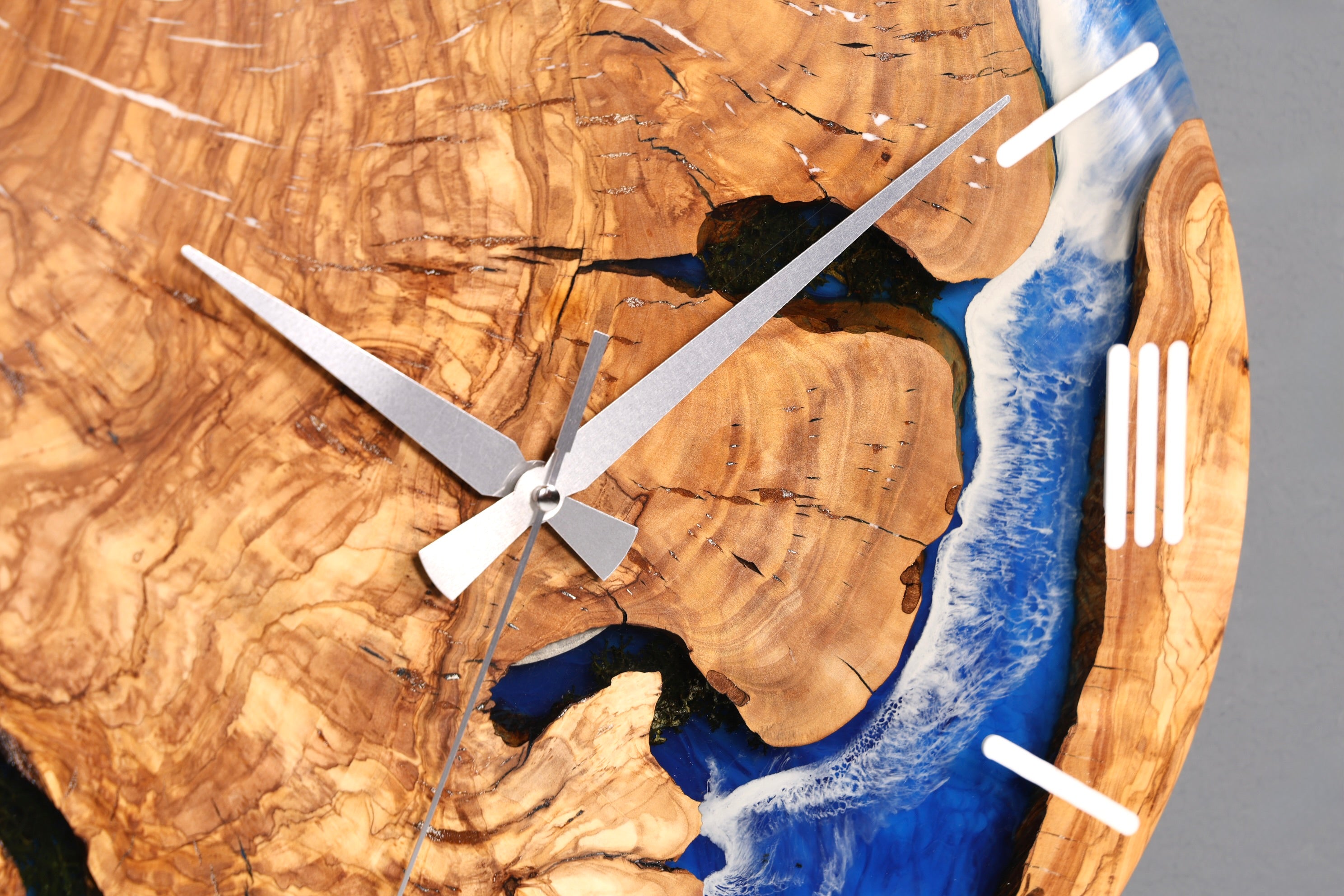 Wunderschöne Handgefertigte Epoxidharz Wanduhr Olivenbaum Uhr Waves Epoxy Analog Uhr