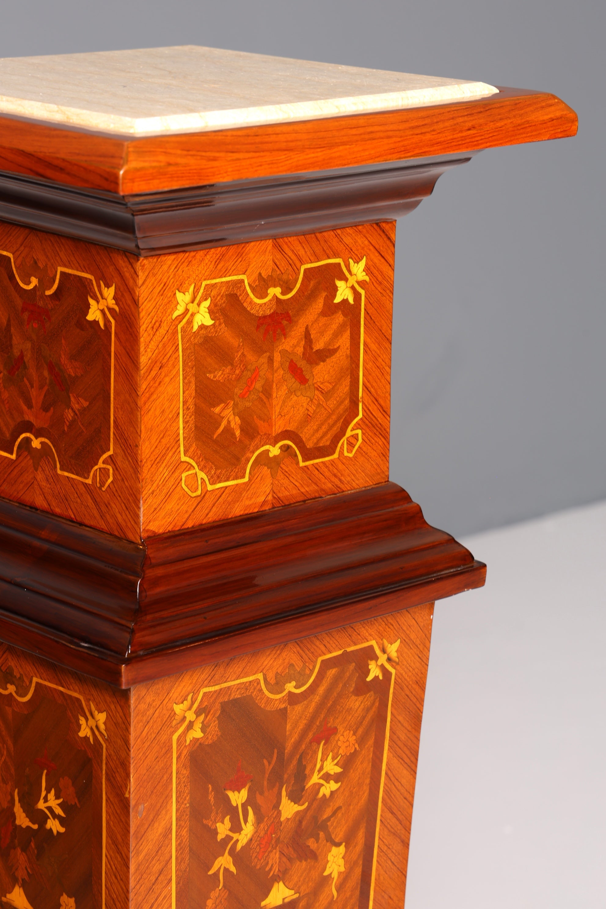 Traumhafte Barock Stil Säule Louis XV Blumensäule Naturstein Marmor Ablage Tisch