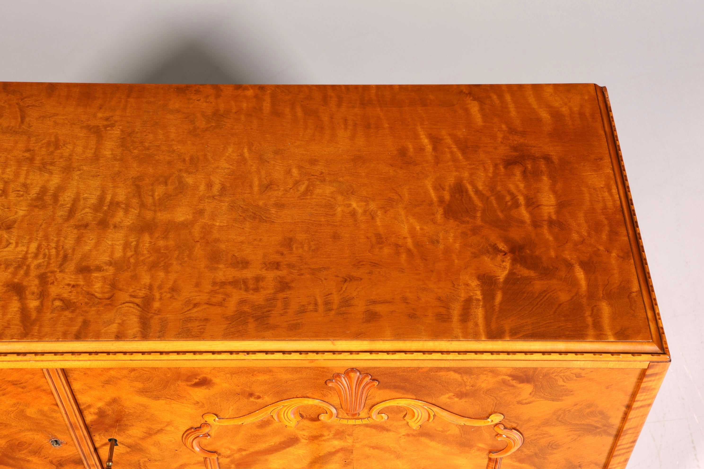 F833 Finish Wunderschönes Original Art Deco Sideboard Antik Schrank Birke TV Kommode um 1930