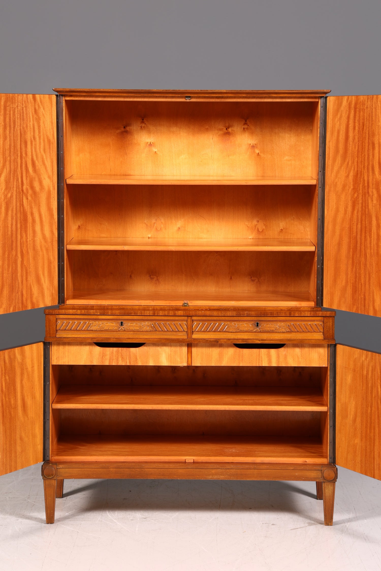 Wunderschöner Schrank im Gustavianischen Stil Vintage Kommode Highboard Regal Echt Holz Wäscheschrank Schlafzimmer